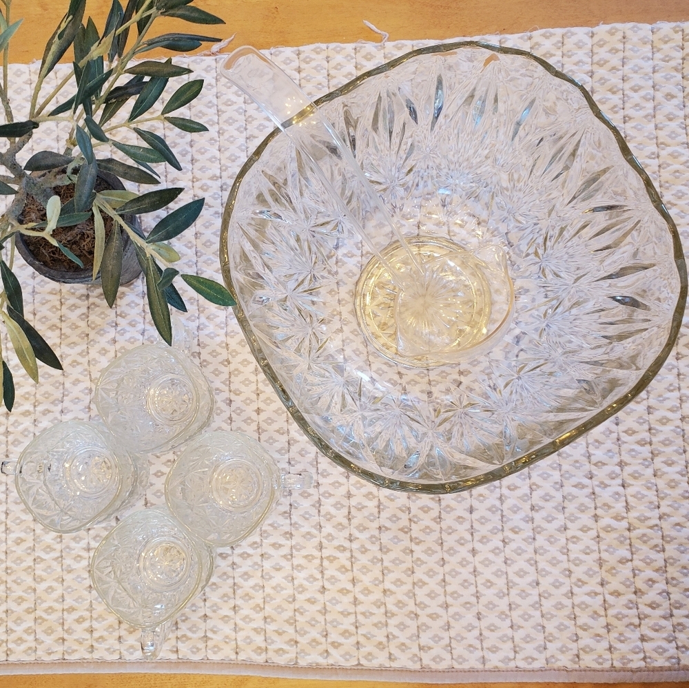 Vintage Hazel-Atlas Williamsport pressed glass square punch bowl set